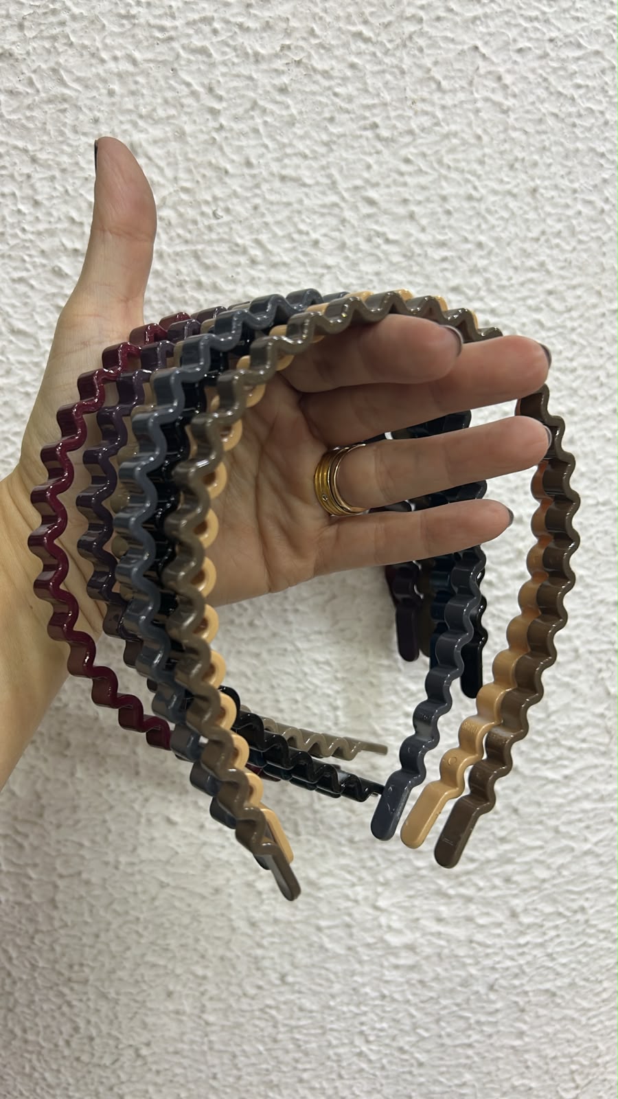 Tiara zig zag em poliéster cores básicas (12 peças)