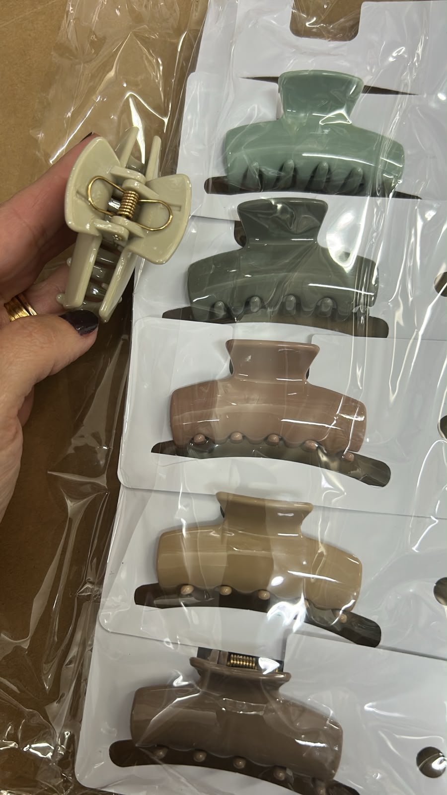 Pregadeira m silicone retangular com mola reforçada (12 peças 2 de cada cor)