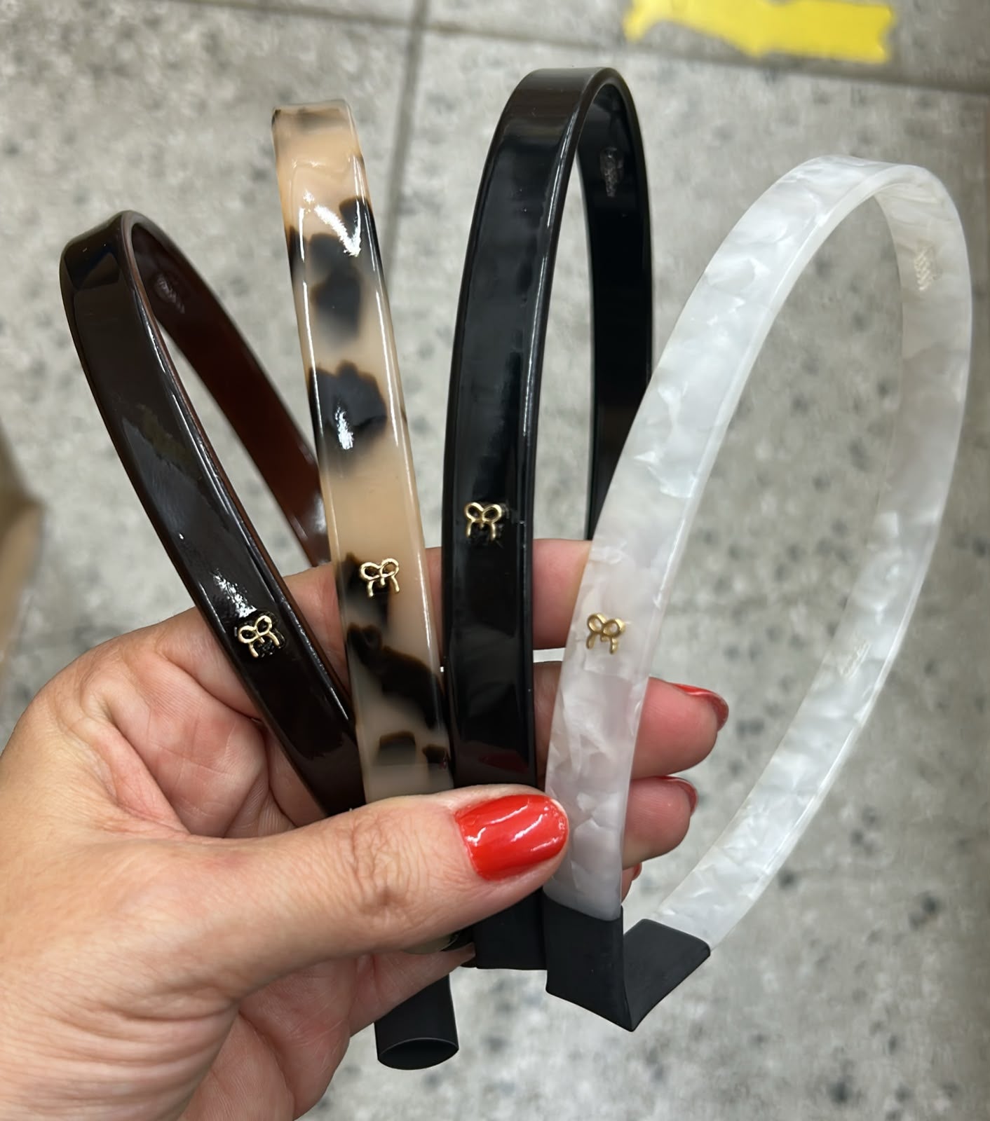 Tiara acetato com dentinhos 2cm largura (12 peças 3 de cada cor)