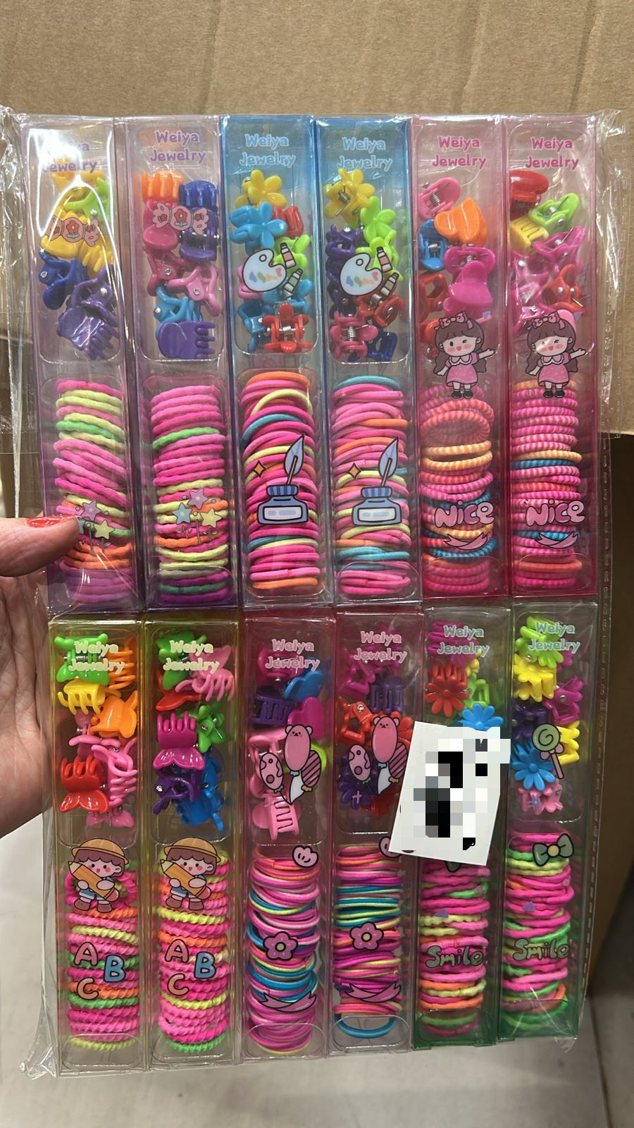 Tubo com xuxinha e mini pregadeira colorido (12 peças)