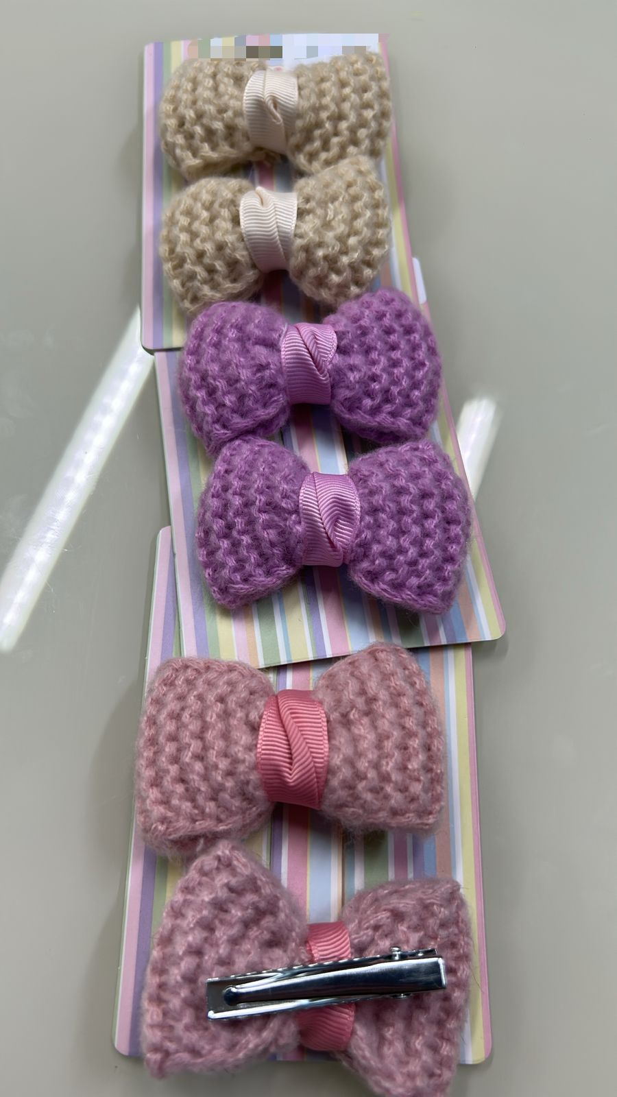 Hair clip lacinho tricô (12 cartelas com 2 peças cada)