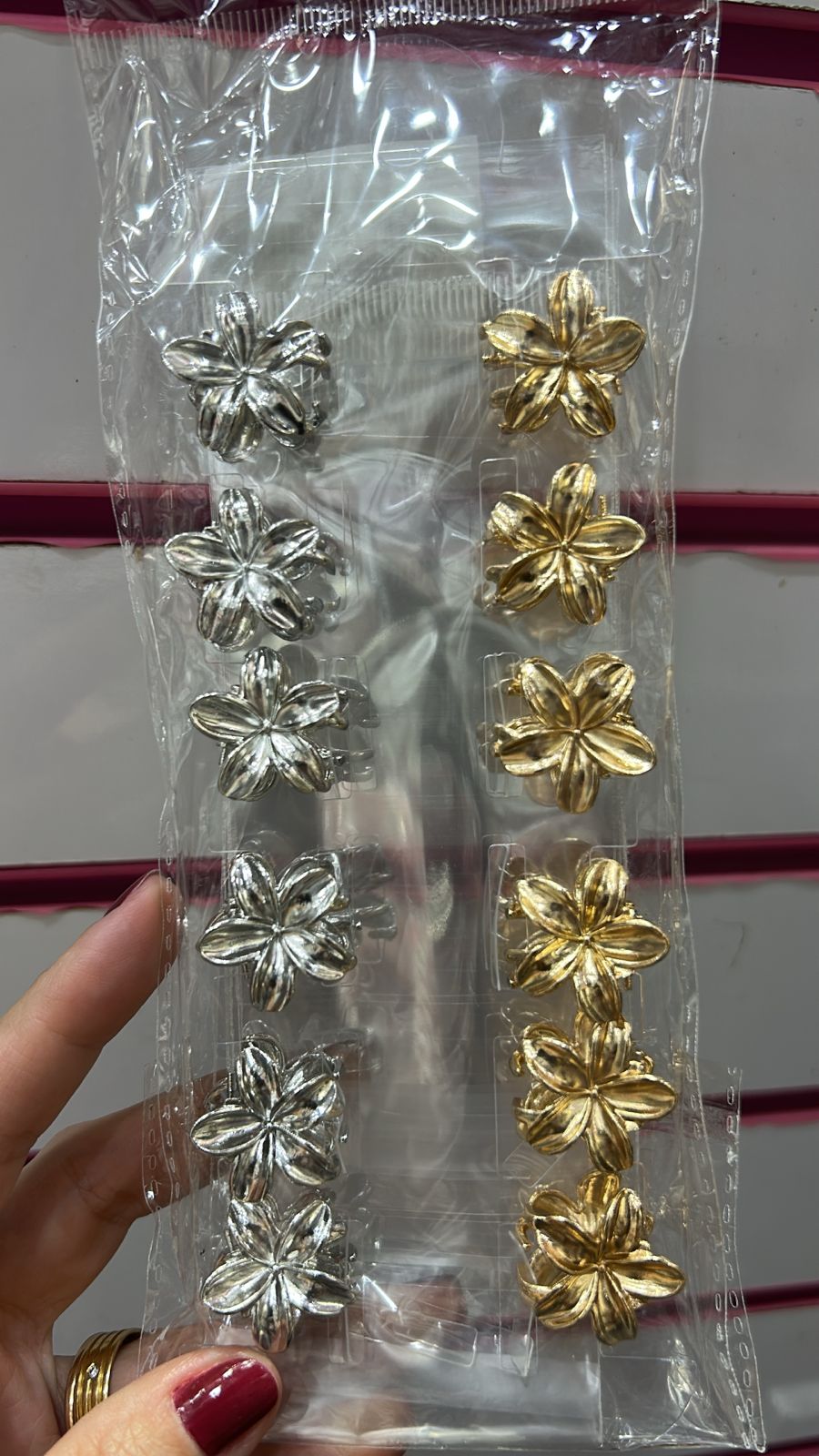 Pregadeira pp metal flor havaiana (12 peças 6 de cada cor)
