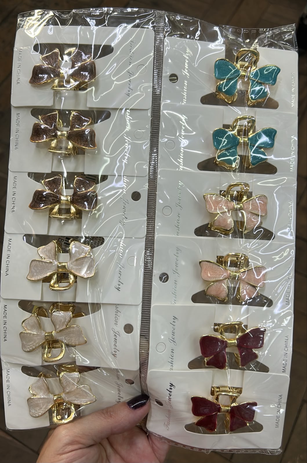 Pregadeira p metal e esmaltado laço (12 peças 3 brancas e marrom e 2 azul, rosa e vermelho)