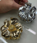 Pregadeira m metal flor com miolo tridimensional (12 peças 9 douradas e 3 pratas)