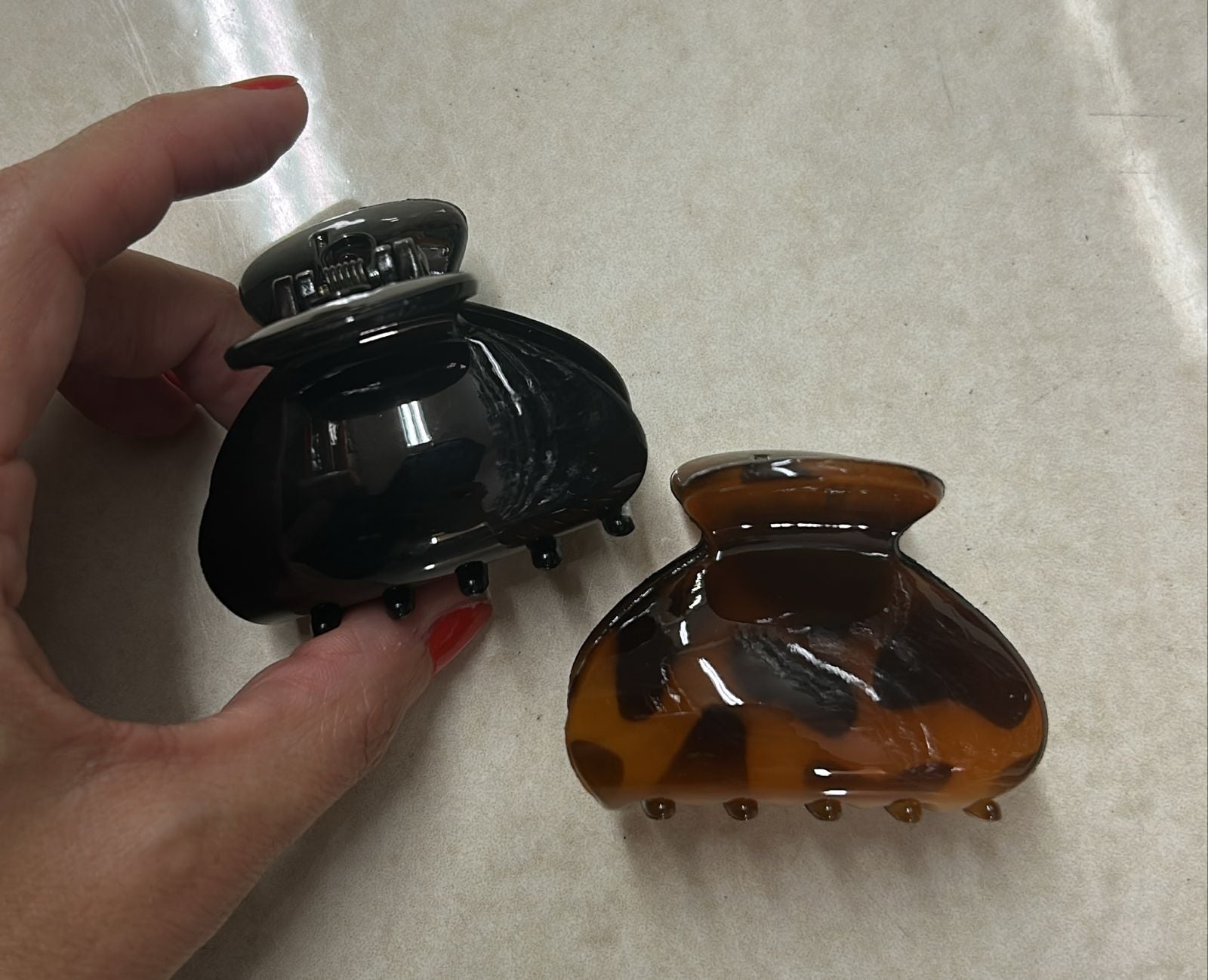 Pregadeira m nylon mola reforçada (12 peças 6 pretas e 6 tartaruga)