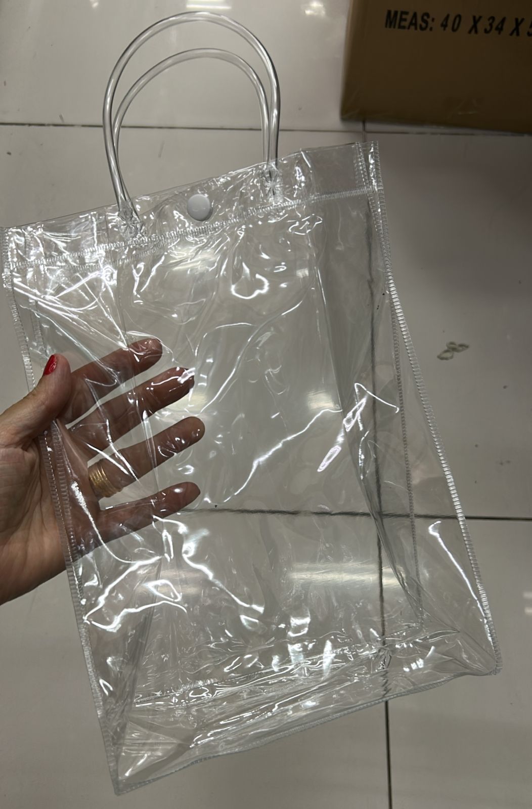 Sacola pvc transparente com fechamento botão 20x28x10 (12 peças)