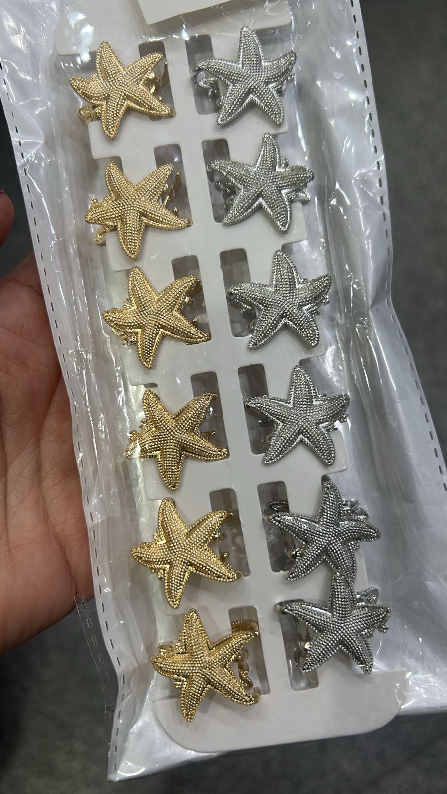 Pregadeira metal pp estrela do mar (12 peças 6 douradas e 6 pratas)