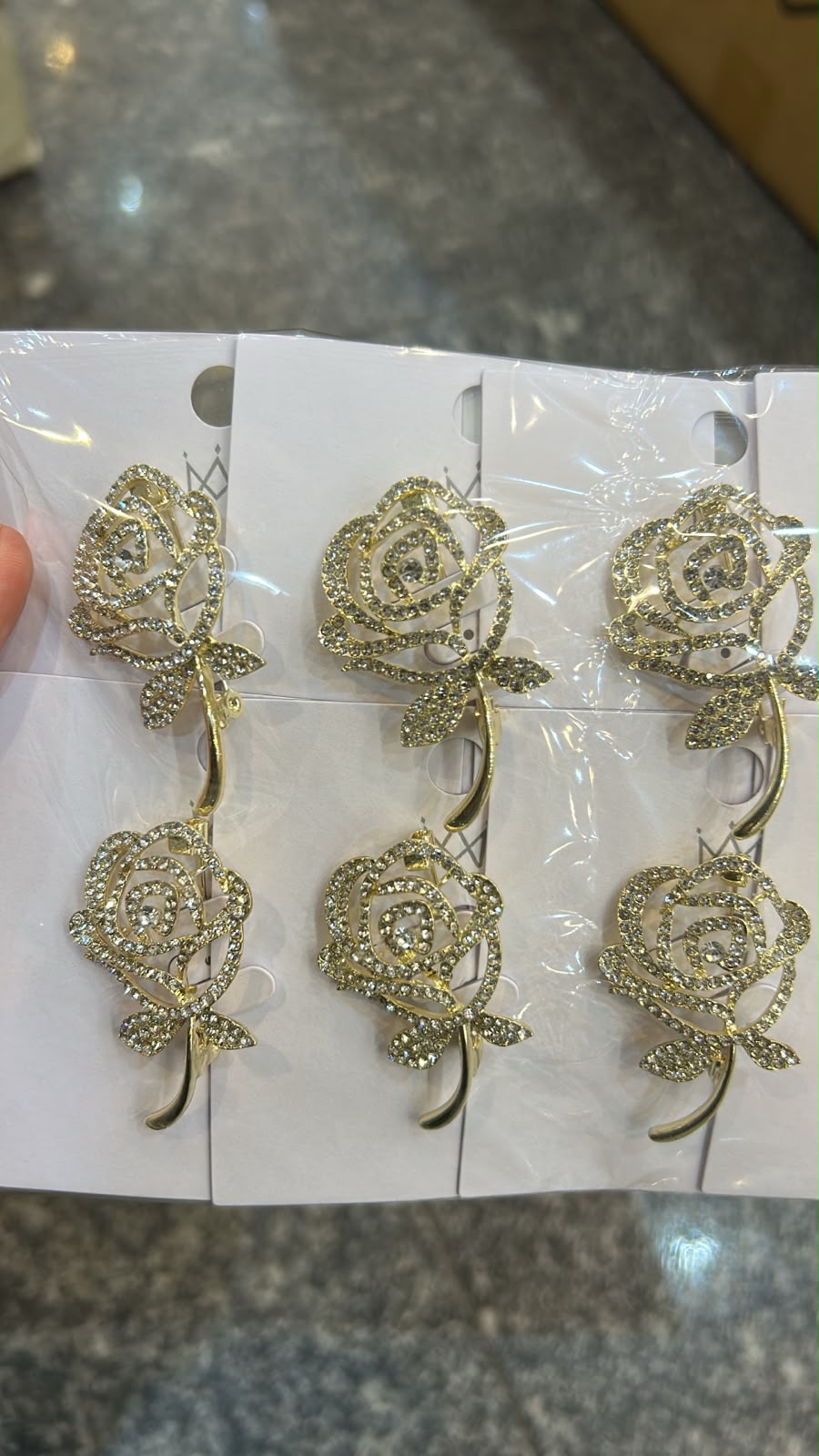 Broche de agulha médio cravejado rosa (12 peças)
