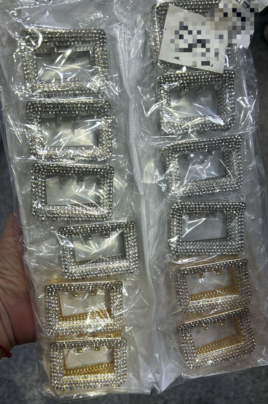 Pregadeira metal m cravejado quadrada (12 peças 8 pratas e 4 douradas)