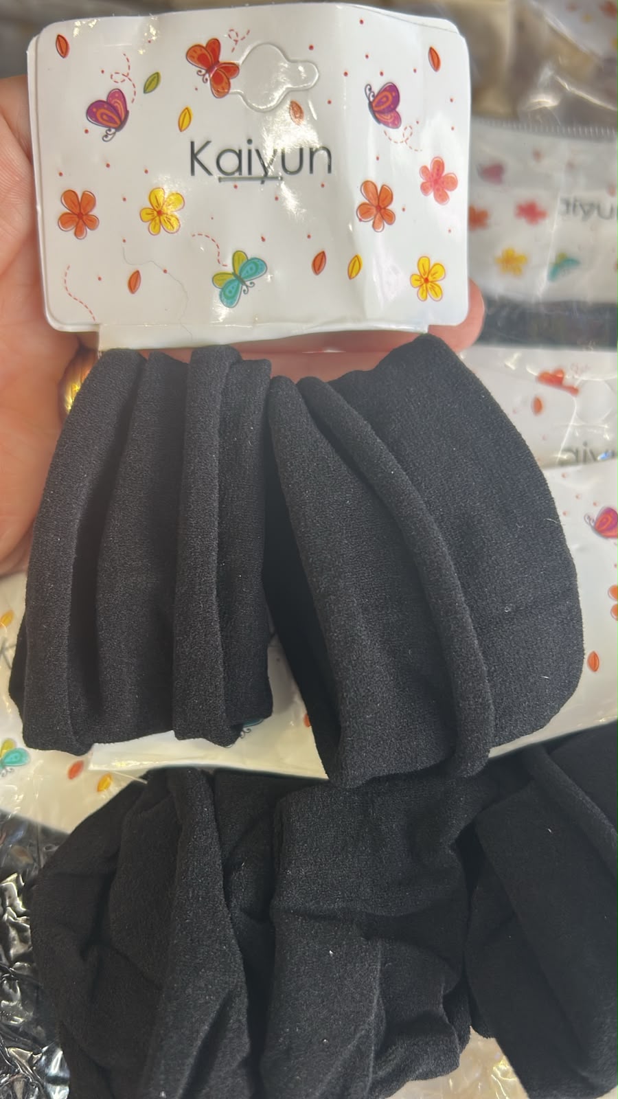 Xuxinha “não marca o cabelo” preta lisa (12 cartelas com 2 peças cada)
