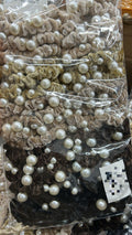 Scrunchie slim veludo com pérolas (20 cartelas com 2 peças cada)