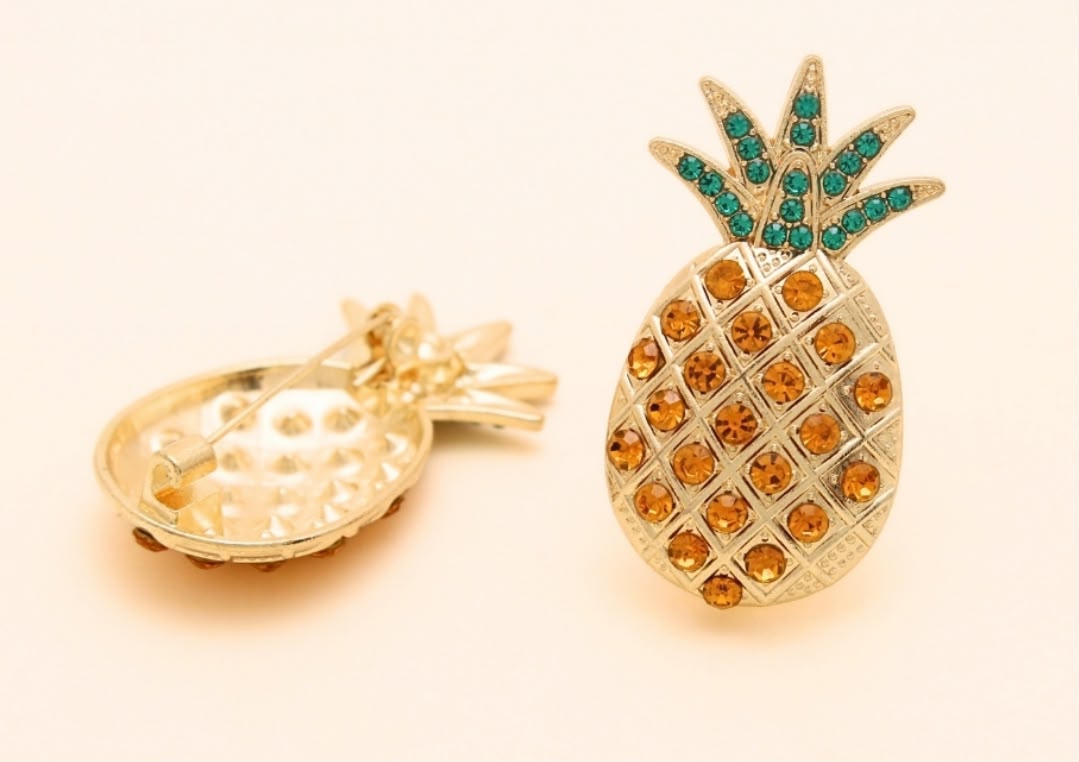 Broche agulha pequeno abacaxi com cravejado (12 peças)