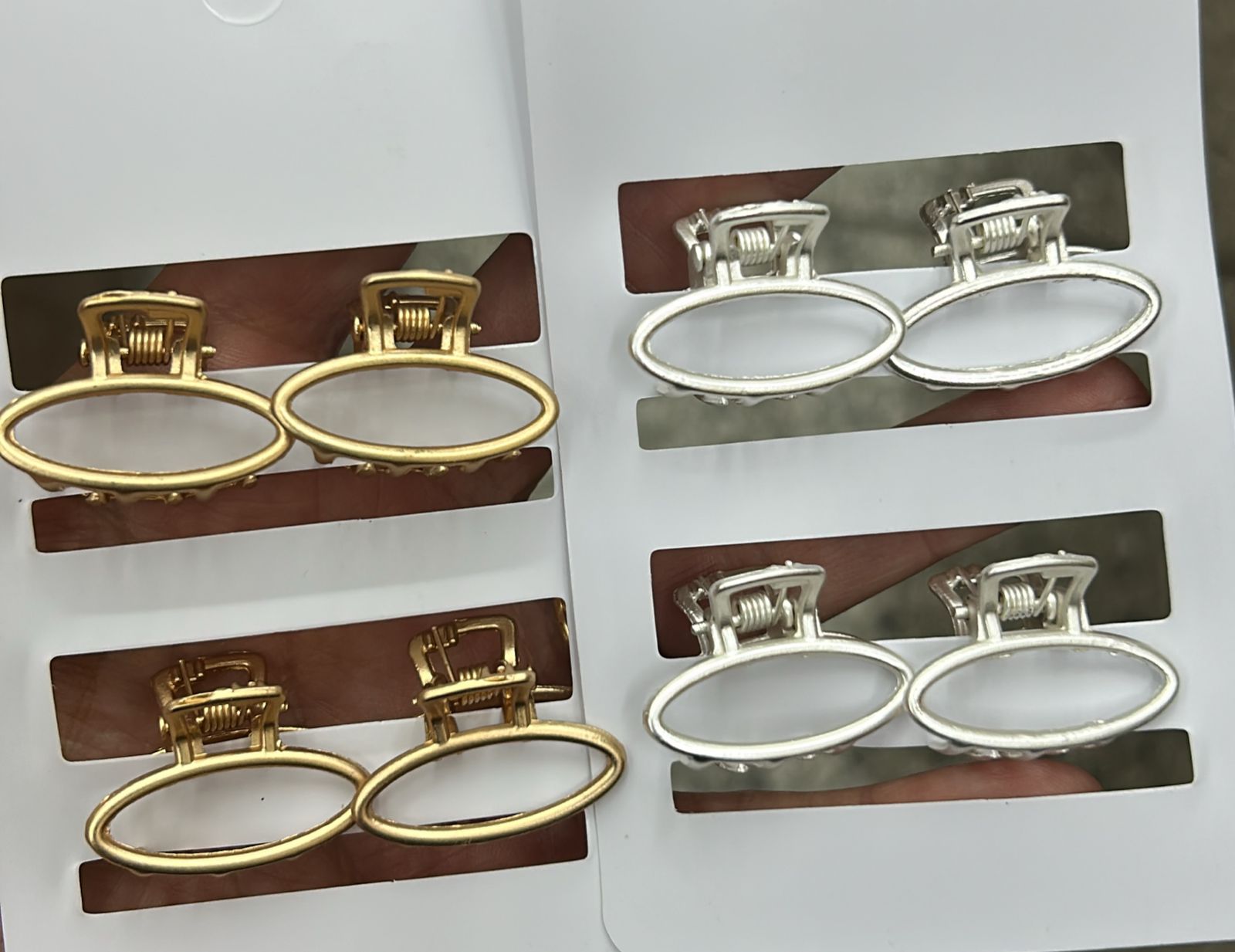 Pregadeira pp metal fosco oval (12 cartelas com 4 peças cada)