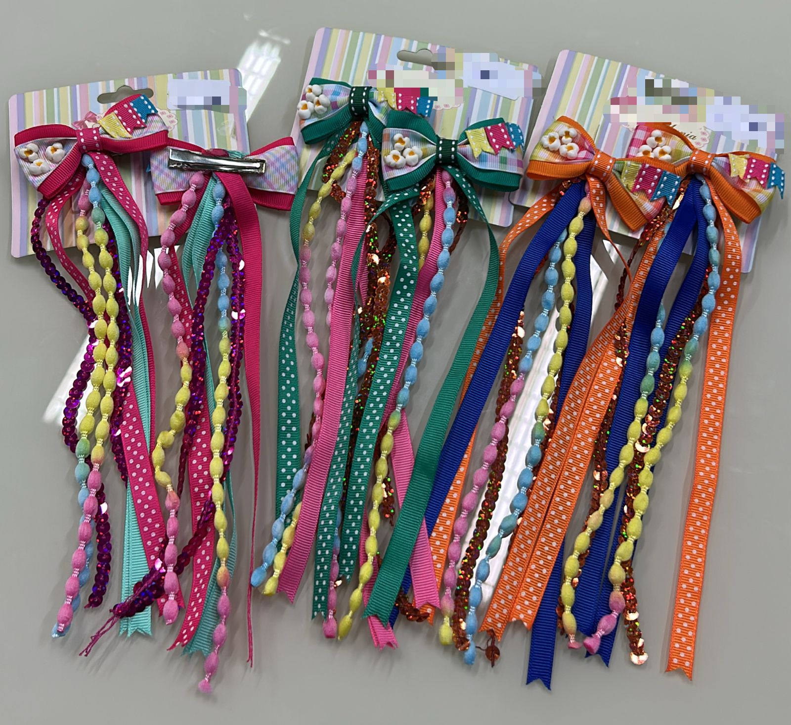 Hair clip laço junino pipoca com fitas (12 cartelas com 2 peças cada)