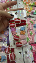 Cartela infantil com xuxinha, mini pregadeira e hair clip poliéster emborrachado tema frutas xadrez (12 cartelas com 8 peças cada)