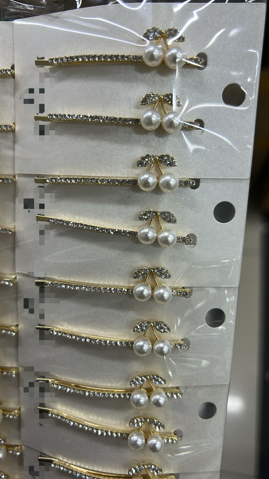 Grampo metal cravejado com cereja pérola (12 cartelas com 2 peças cada)