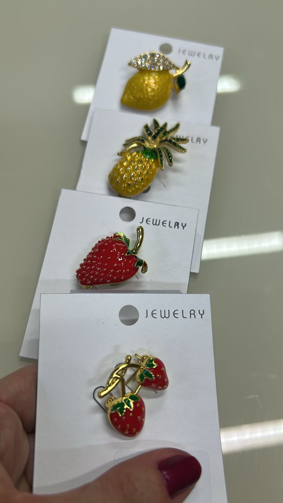 Broche alfinete frutas (12 peças 3 de cada modelo)