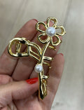 Pregadeira m metal flor com pérolas dourado (12 peças)