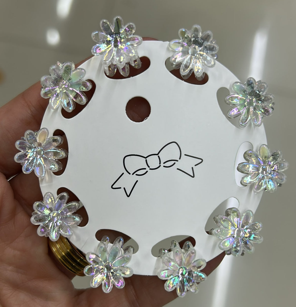 Mini pregadeira infantil furta-cor margarida (12 cartelas com 10 peças cada)