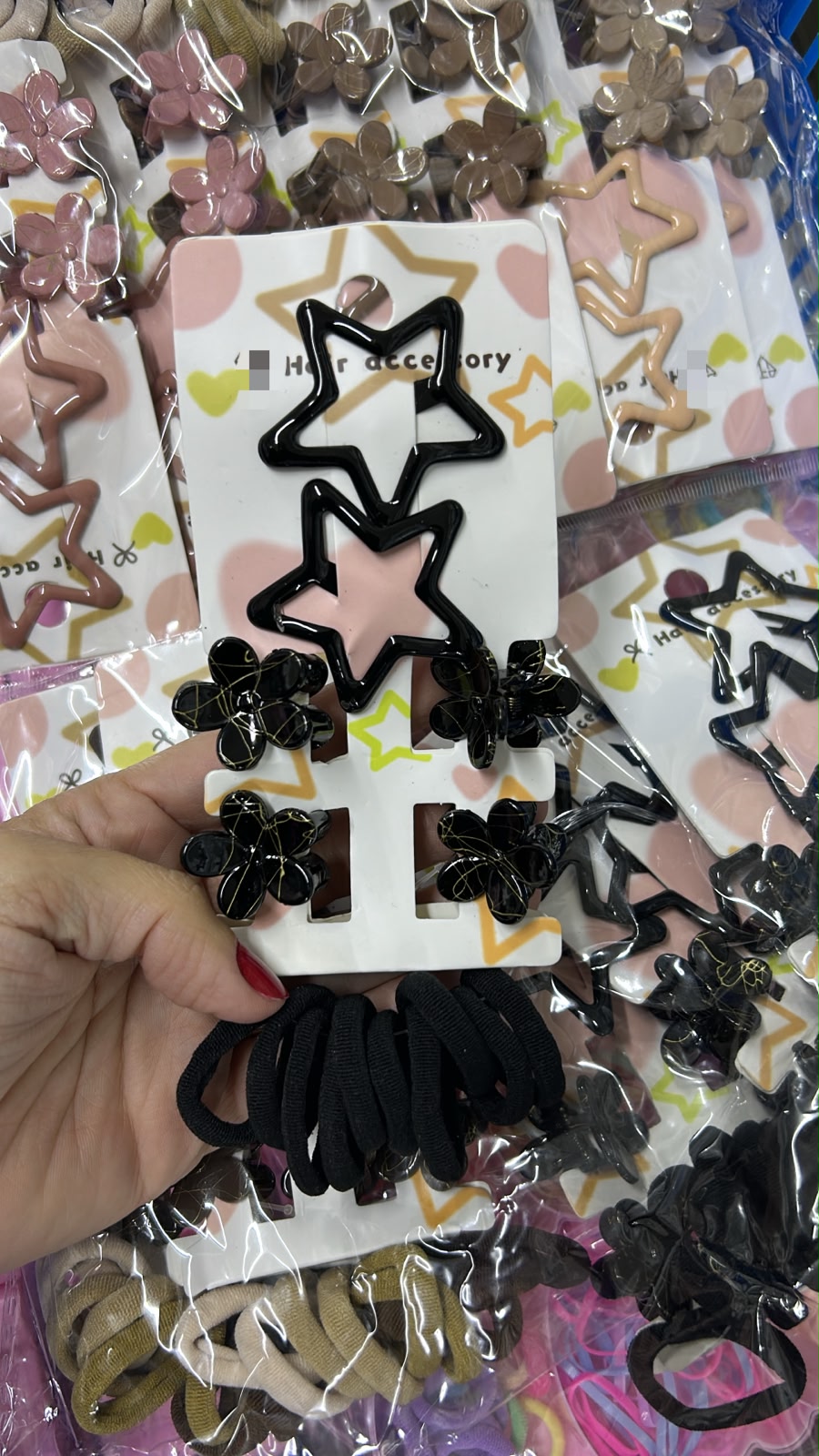 Kit com tic tac estrelinha média, pregadeira pp flor e xuxinhas de meia (12 cartelas com 16 peças cada)