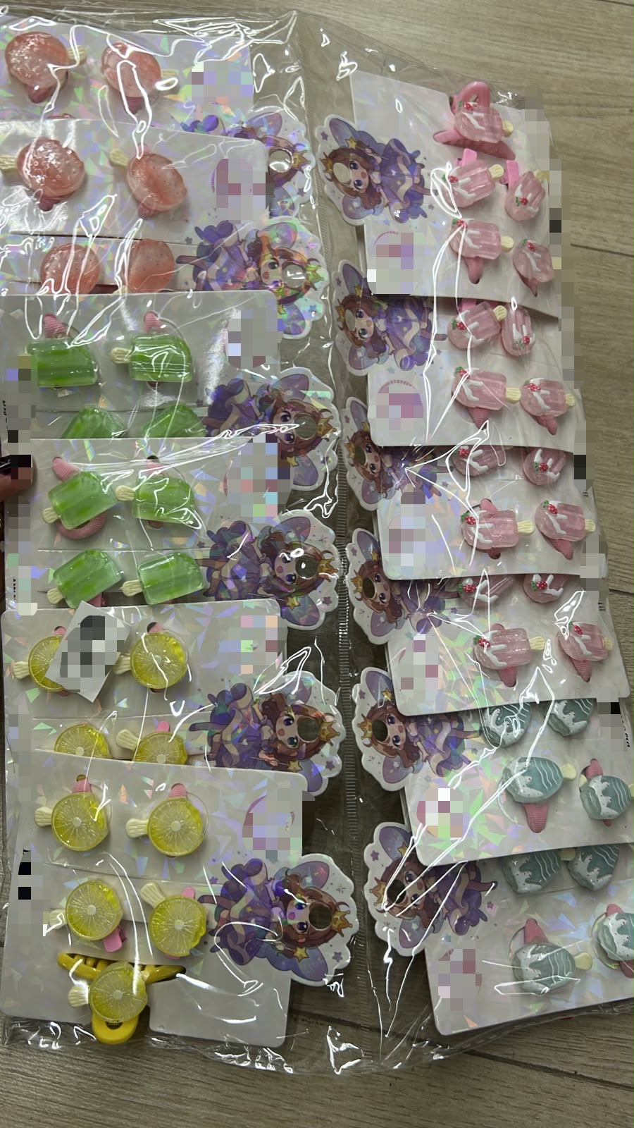 Cartela infantil com xuxinha, hair clip e pregadeira picolés frutas (12 cartelas com 5 peças cada)