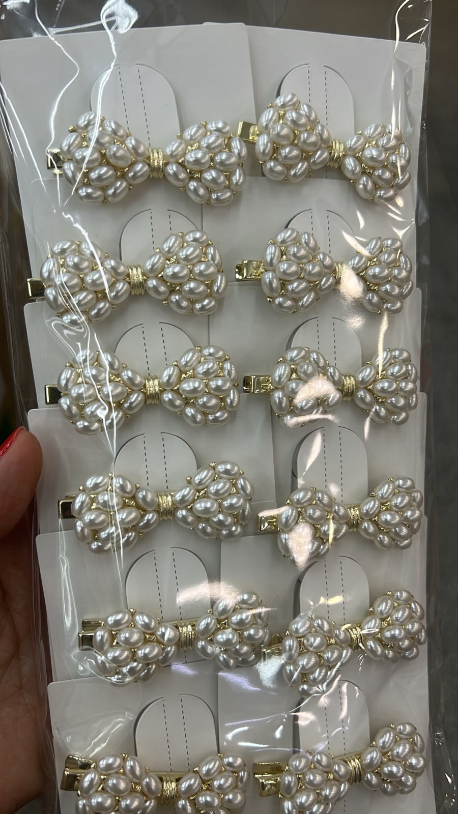 Hair clip metal com lacinho pérolas cravejadas (12 peças)