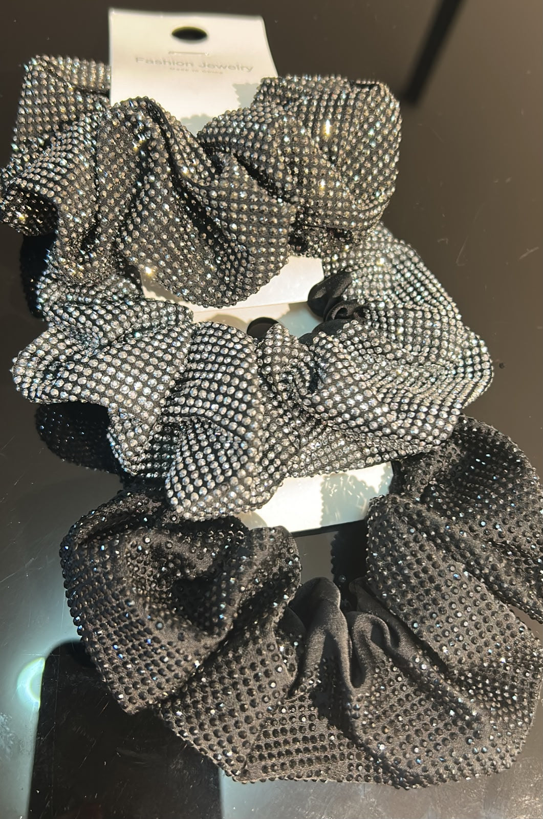 Scrunchie de brilhos (12 peças 4 de cada cor)