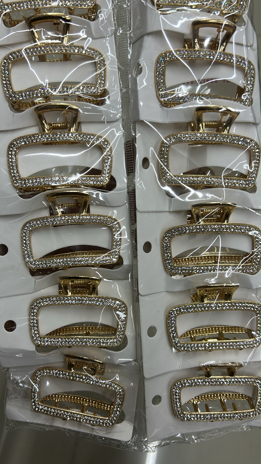 Pregadeira m metal cravejado retangular vazada (12 peças)