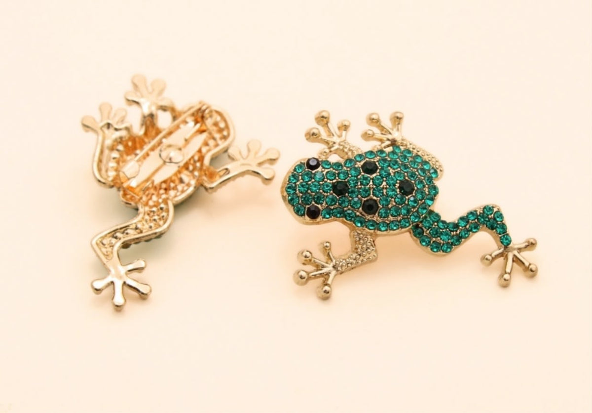 Broche agulha pequeno sapo cravejado (12 peças)