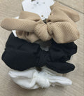 Scrunchie texturizada com laço nó (12 peças 4 de cada cor)