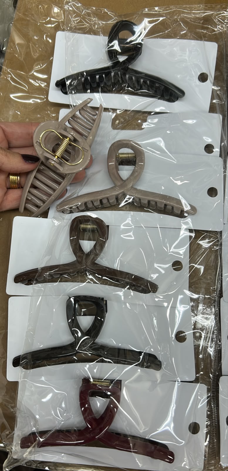 Pregadeira g silicone em l com mola reforçada (12 peças 2 de cada cor)