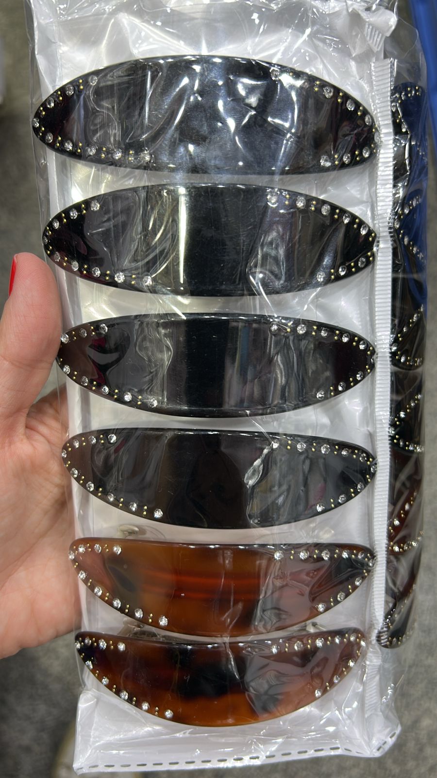Presilha francesa acetato com cravejado oval (12 peças. 8 pretas e 4 tartaruga)