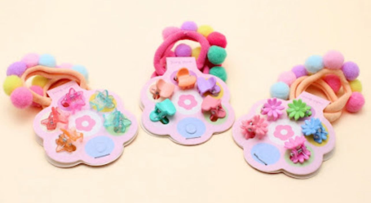 Cartela mini pregadeira infantil e xuxinha pompom (12 cartelas com 7 peças cada)