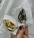 Broche agulha médio copo de leite (12 douradas e 3 pratas)