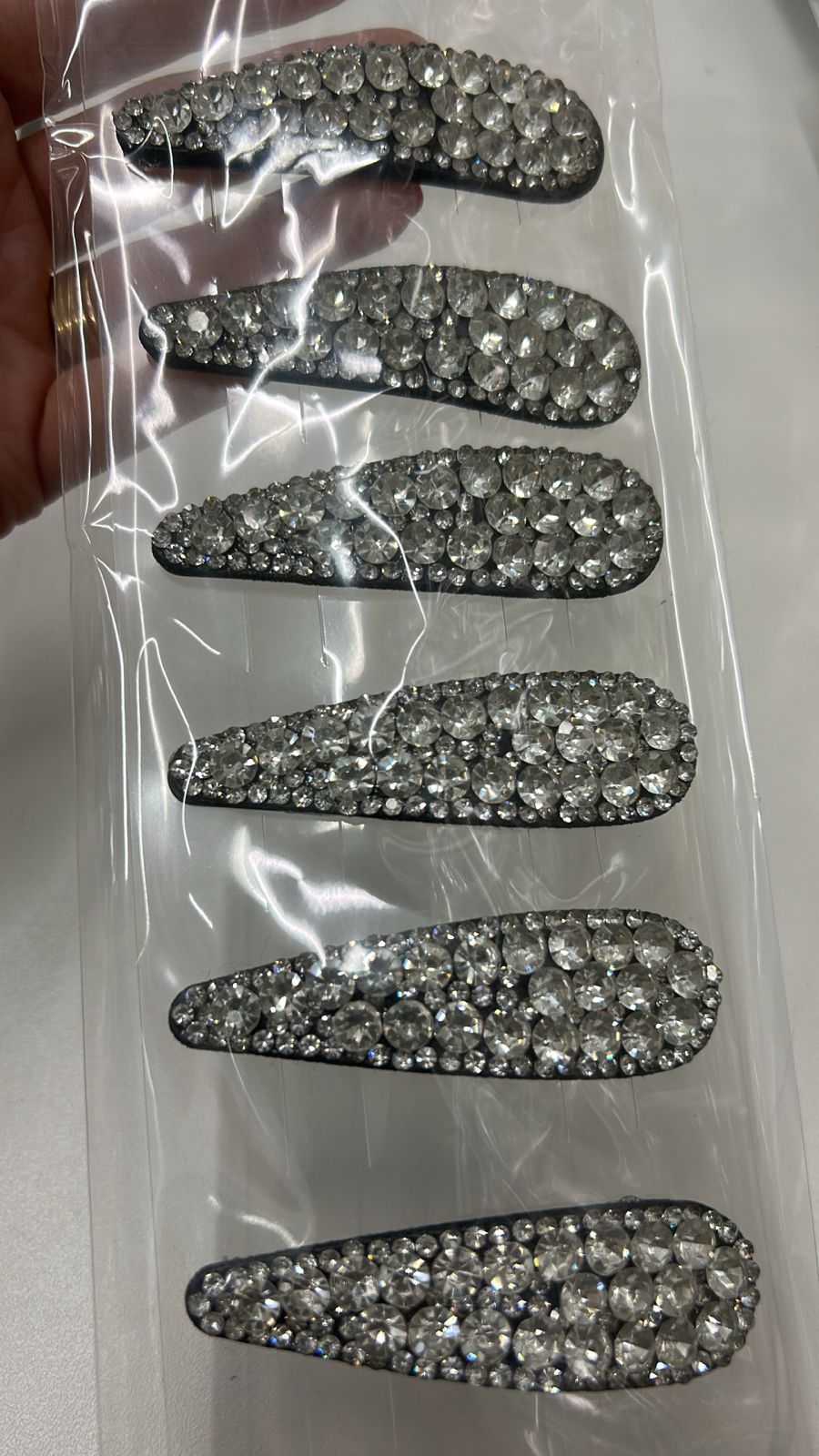 Tic tac adulto pedraria clara bico fechado (10 peças)
