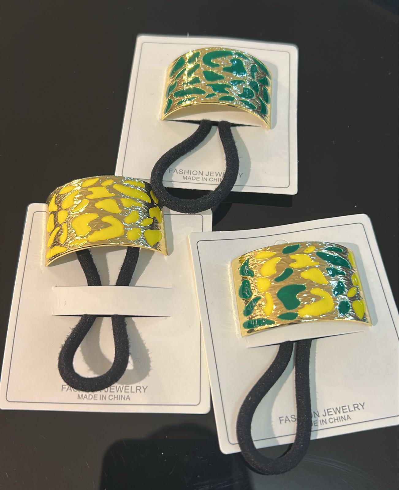 Xuxinha de cabelo placa metal com esmaltado (12 peças. 6 verde amarelo, 3 verde e 3 amarelo)