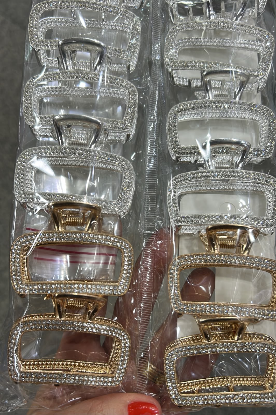Pregadeira m metal cravejado retengular (12 peças 4 douradas e 8 pratas)