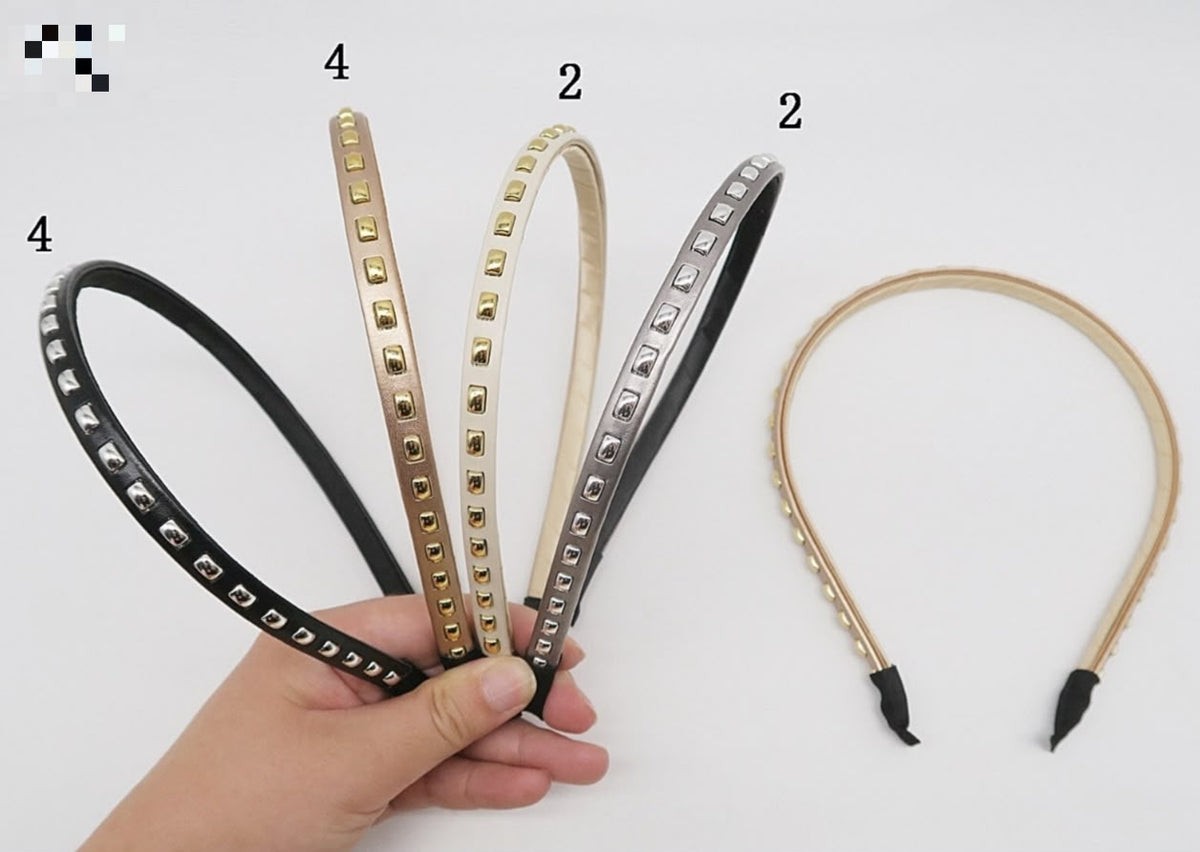 Tiara fina courino com tachas retangular (12 peças)