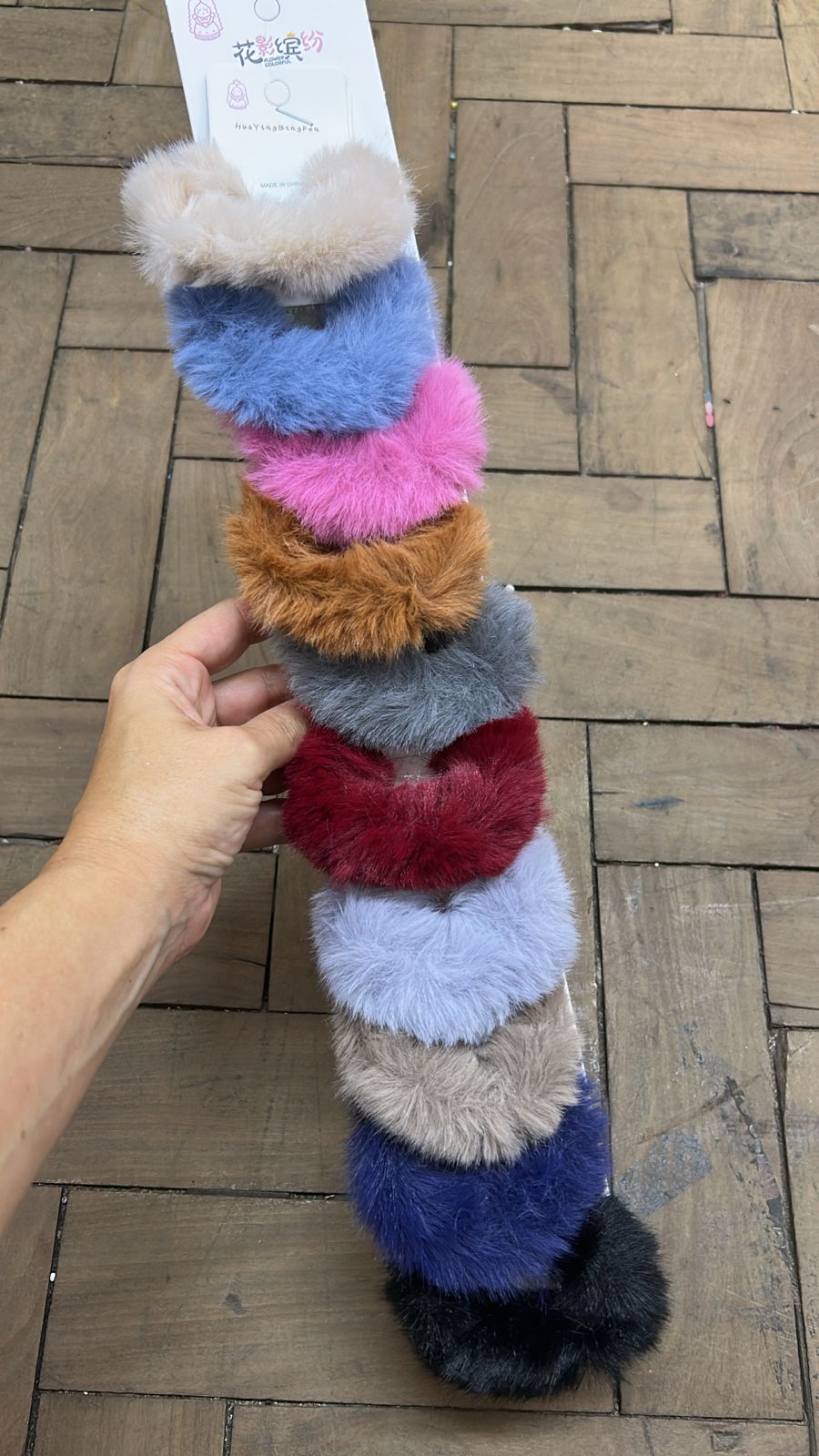 Scrunchies de pelinhos cores invernais (cartela com 10 peças)
