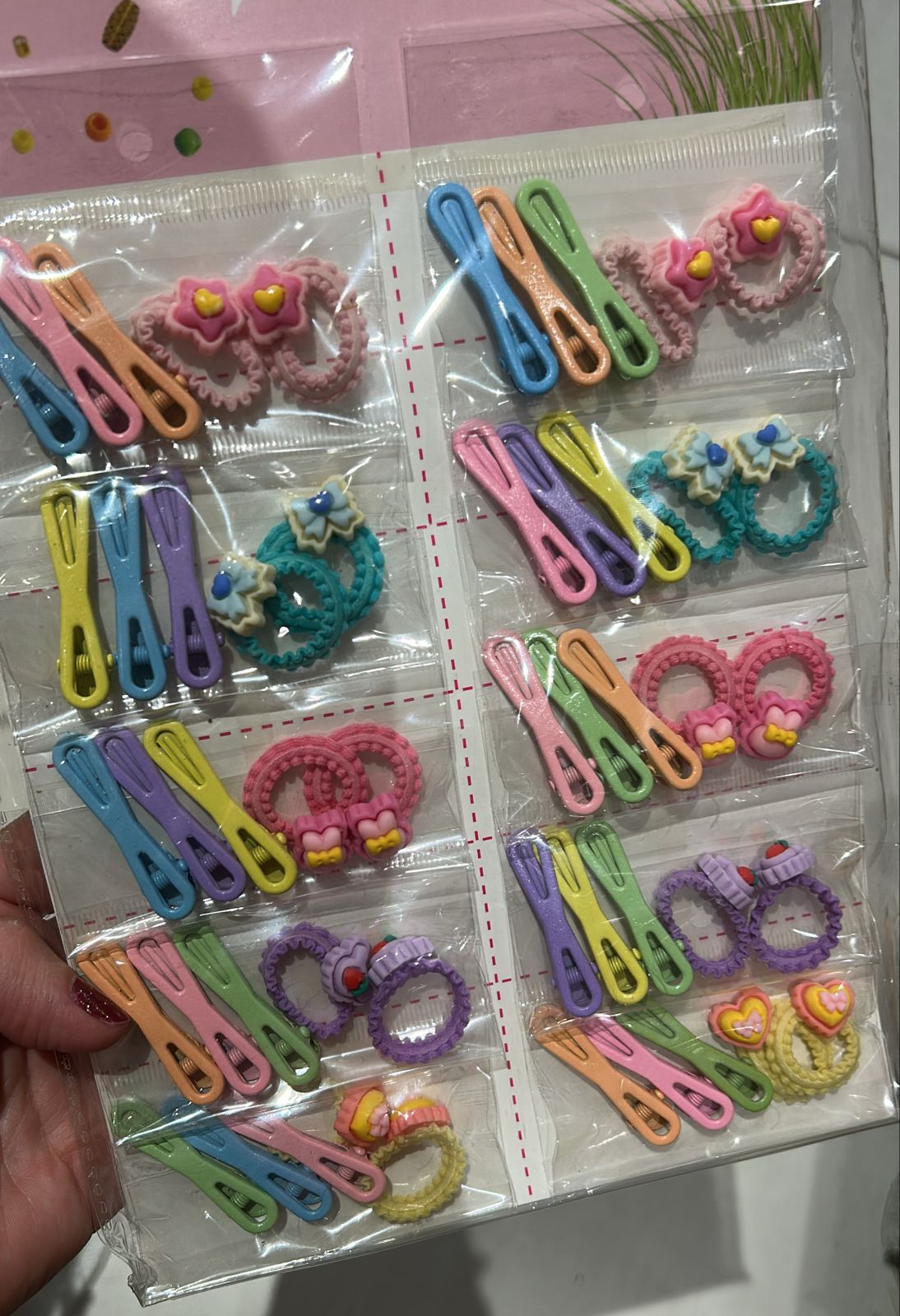 Xuxinha pequena e hair clip mini em metal com tema lacinho, coelhinho coração (10 kits com 5 peças cada)