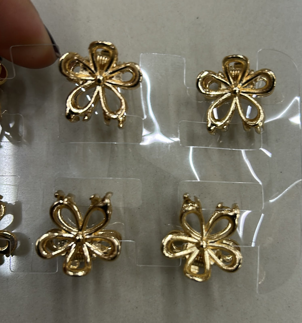 Pregadeira metal pp florzinha (12 peças)
