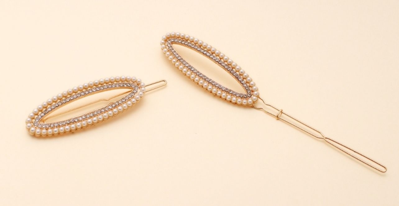 Presilha click oval com micro pérolas e strass cravejado (12 peças)