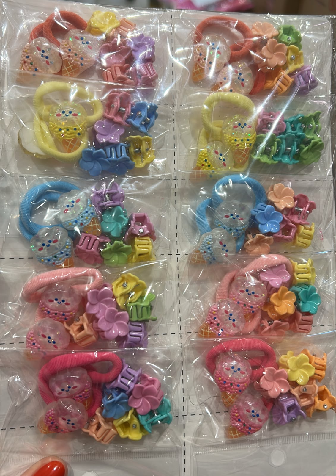 Kit xuxinhas sorvetinho e mini pregadeiras (10 kits com 8 peças cada)