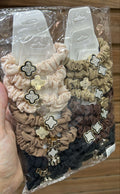 Xuxinha aplique trevo flor cravejado cores invernais (12 cartelas com 2 peças cada 24 total)