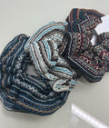 Scrunchie em tricô cores invernais (12 peças 3 de cada cor)