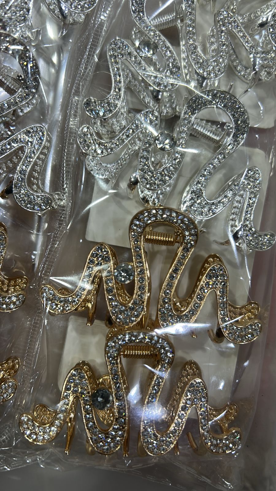 Pregadeira m metal cravejado wave (12 peças 4 douradas e 8 pratas)