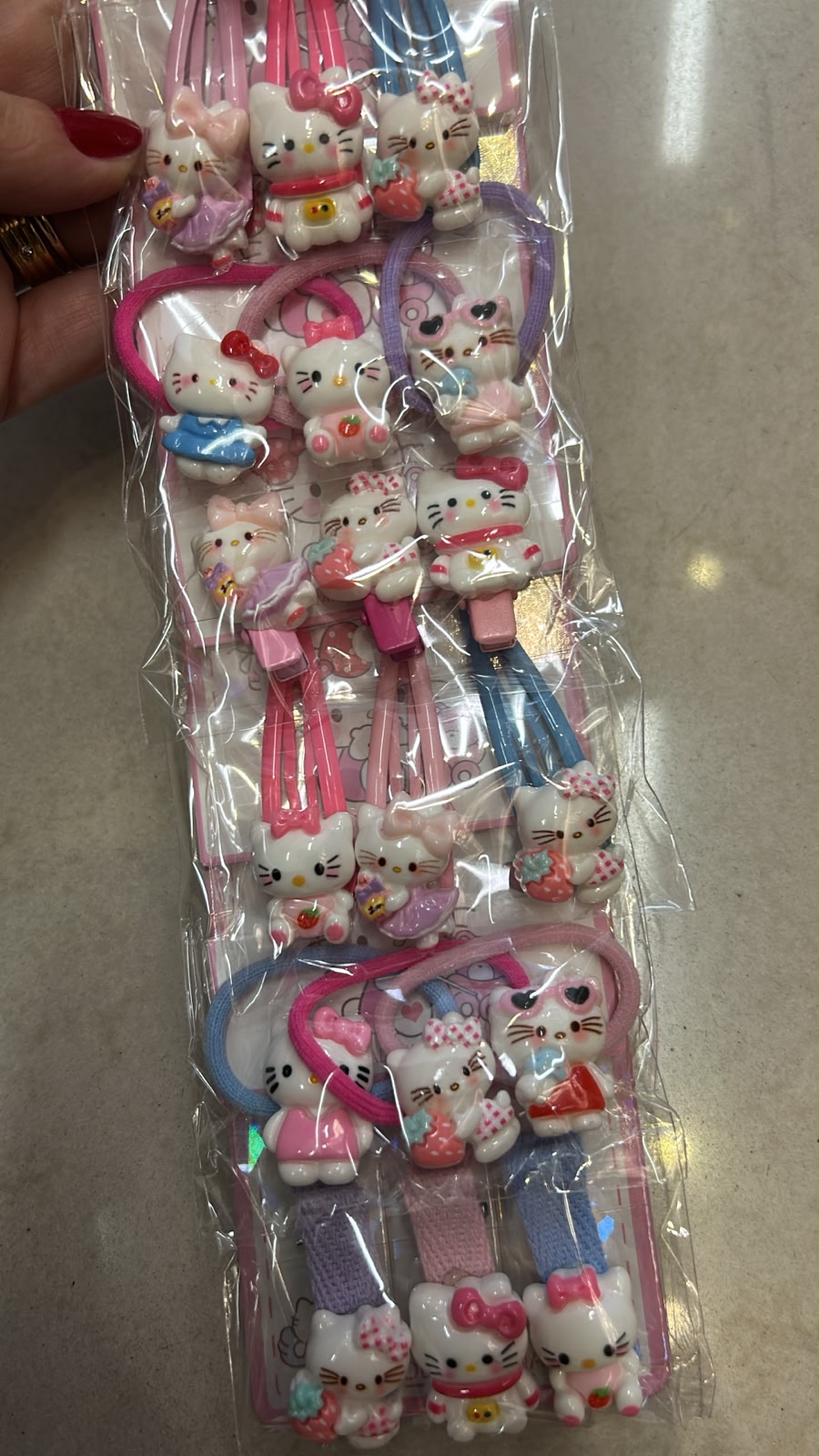 Cartela com hair clip, Tic Tac e xuxinha Hello Kitty (10 kits com 3 peças cada)