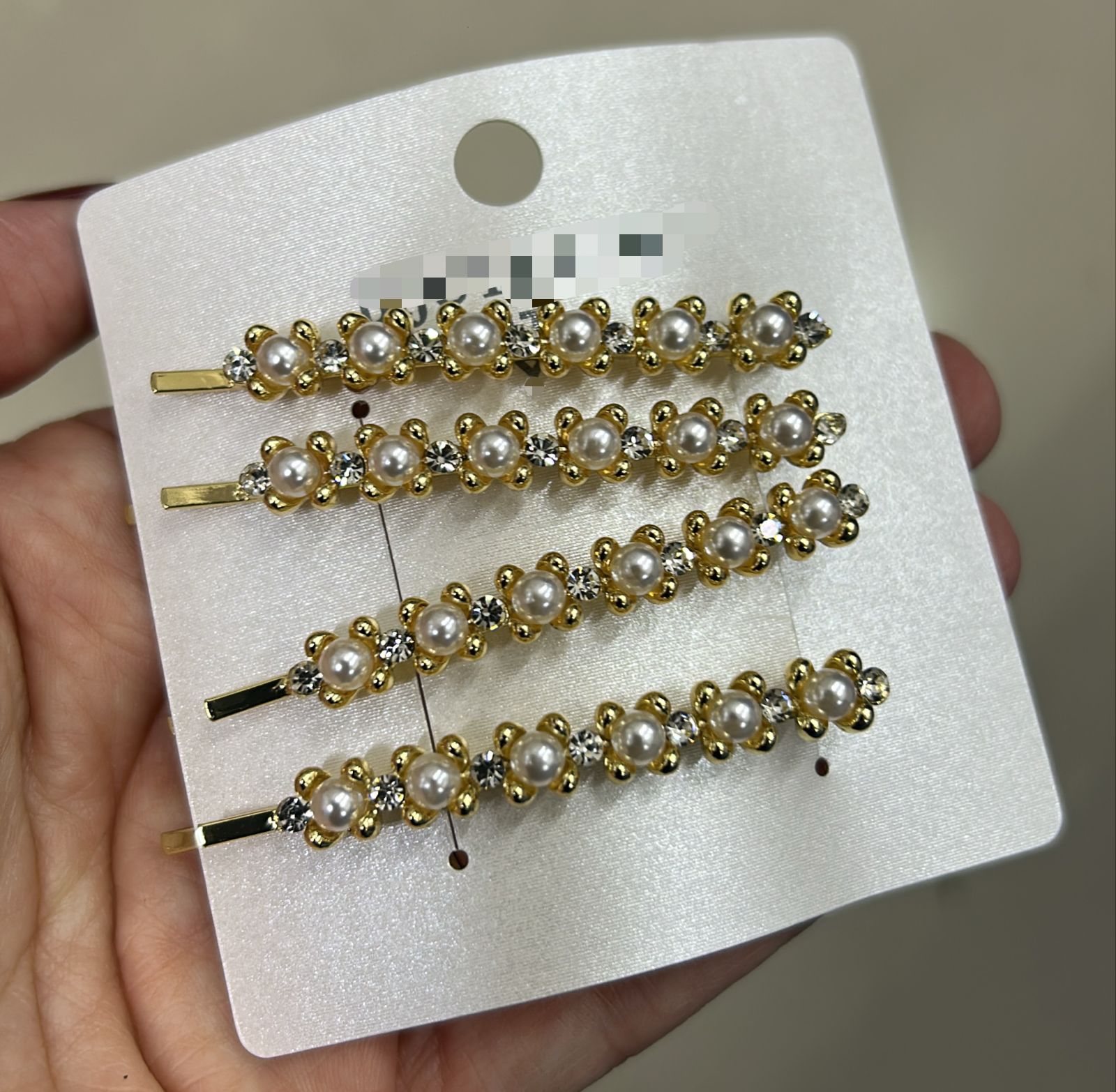 Grampo metal com flores e miolo pérolas e strass (12 cartelas com 4 peças cada)