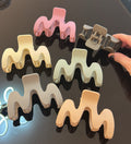Pregadeira g silicone fosco wave mola reforçada (12 peças 2 de cada cor)