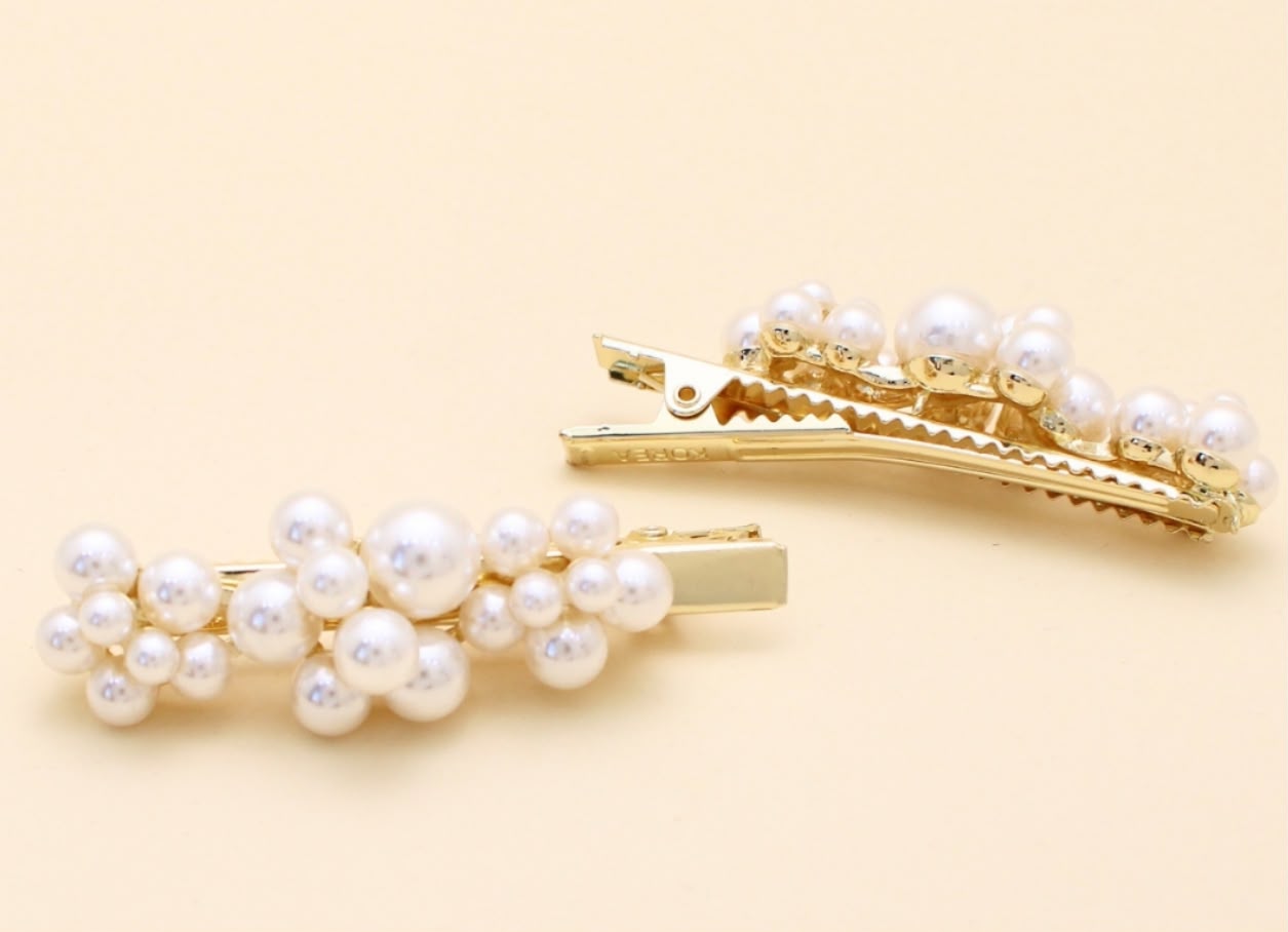 Hair clip base metal com pérolas cravejadas em flor (12 cartelas com 2 peças cada 24 peças total)